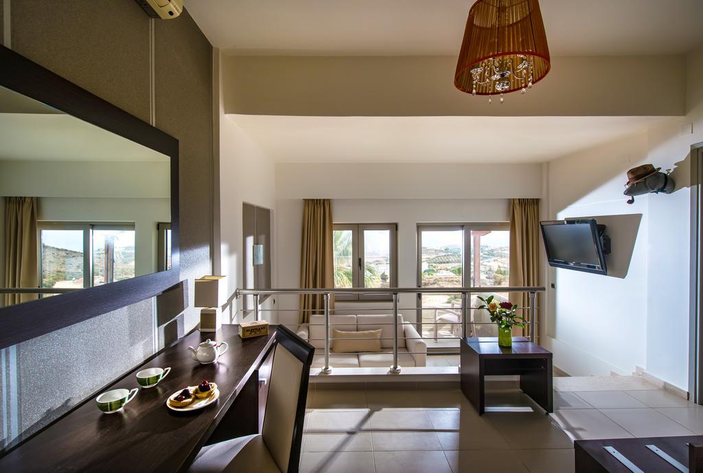 Happy Cretan Aparthotel